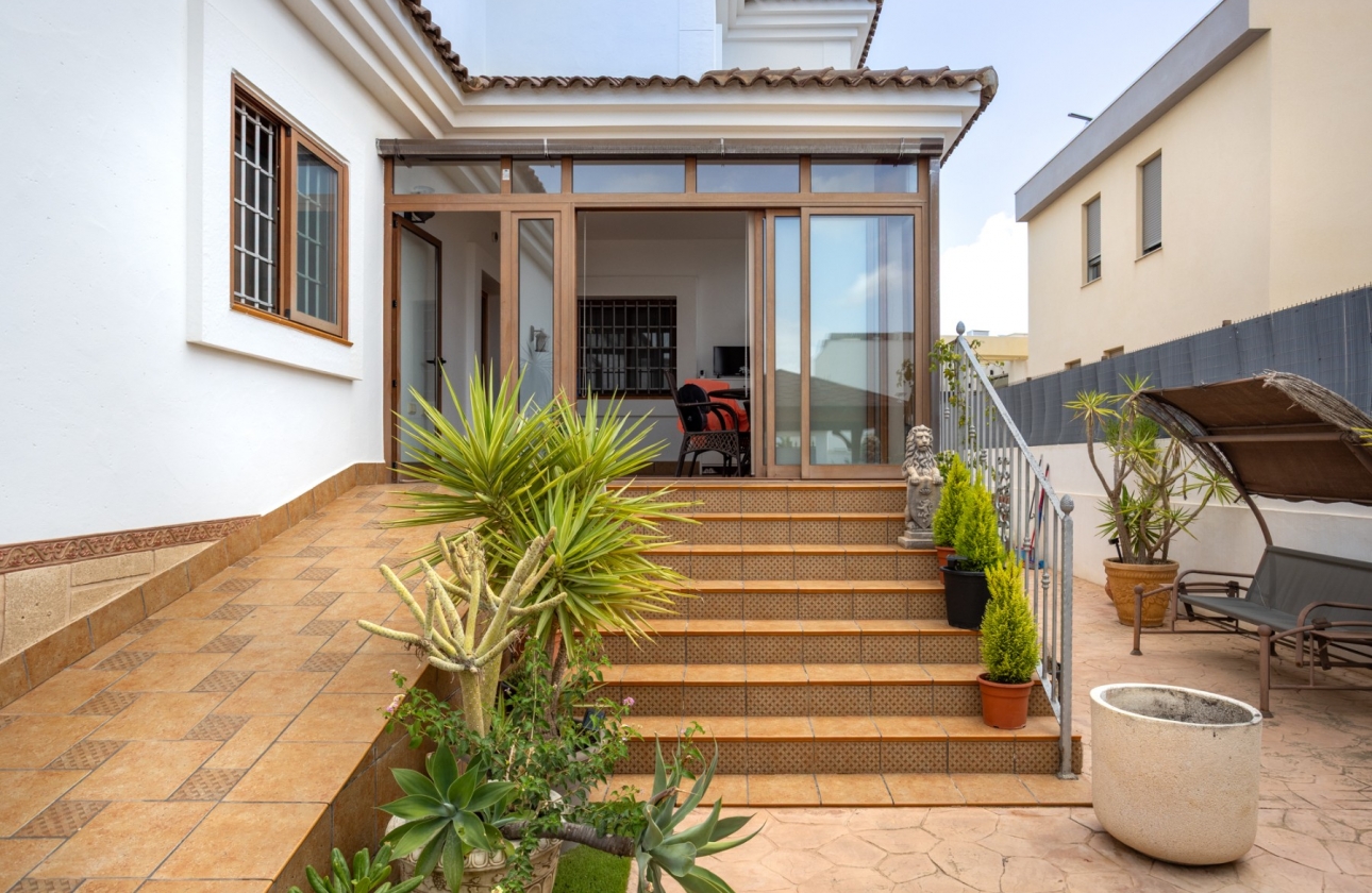 Rynek wtórny - Villa - Los Montesinos - La Herrada