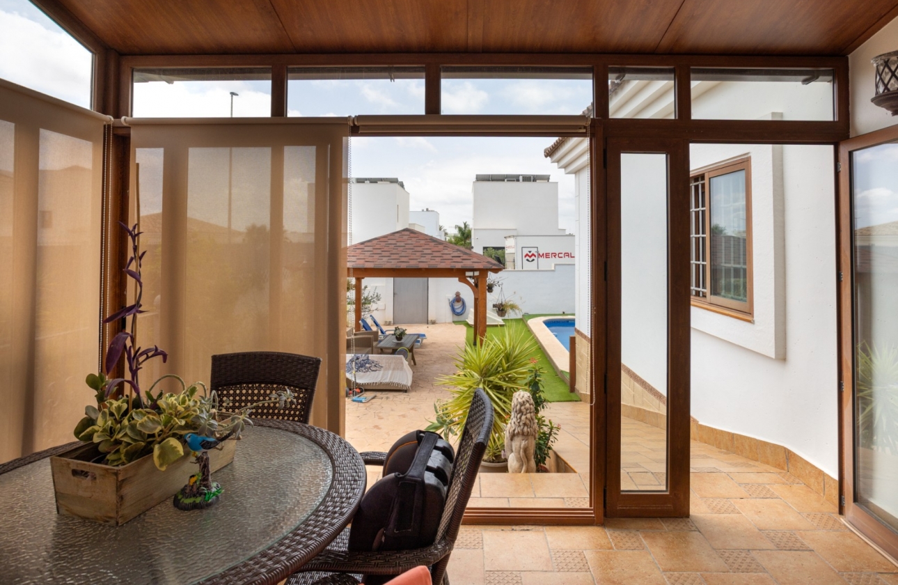 Rynek wtórny - Villa - Los Montesinos - La Herrada