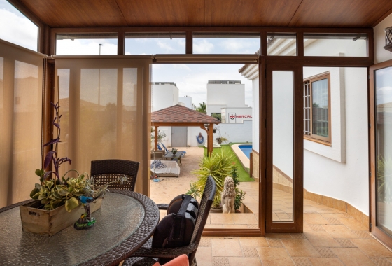 Rynek wtórny - Villa - Los Montesinos - La Herrada