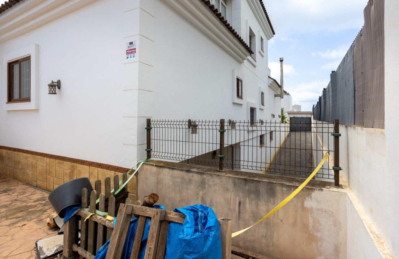 Rynek wtórny - Villa - Los Montesinos - La Herrada