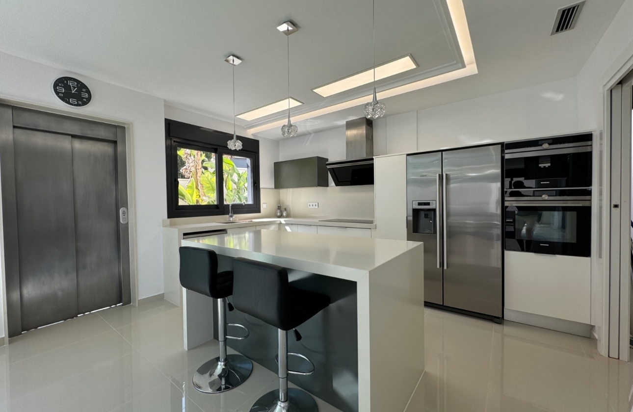 Resale - Villa - San Miguel de Salinas