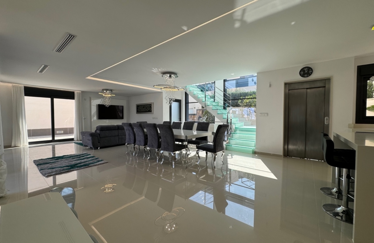 Resale - Villa - San Miguel de Salinas