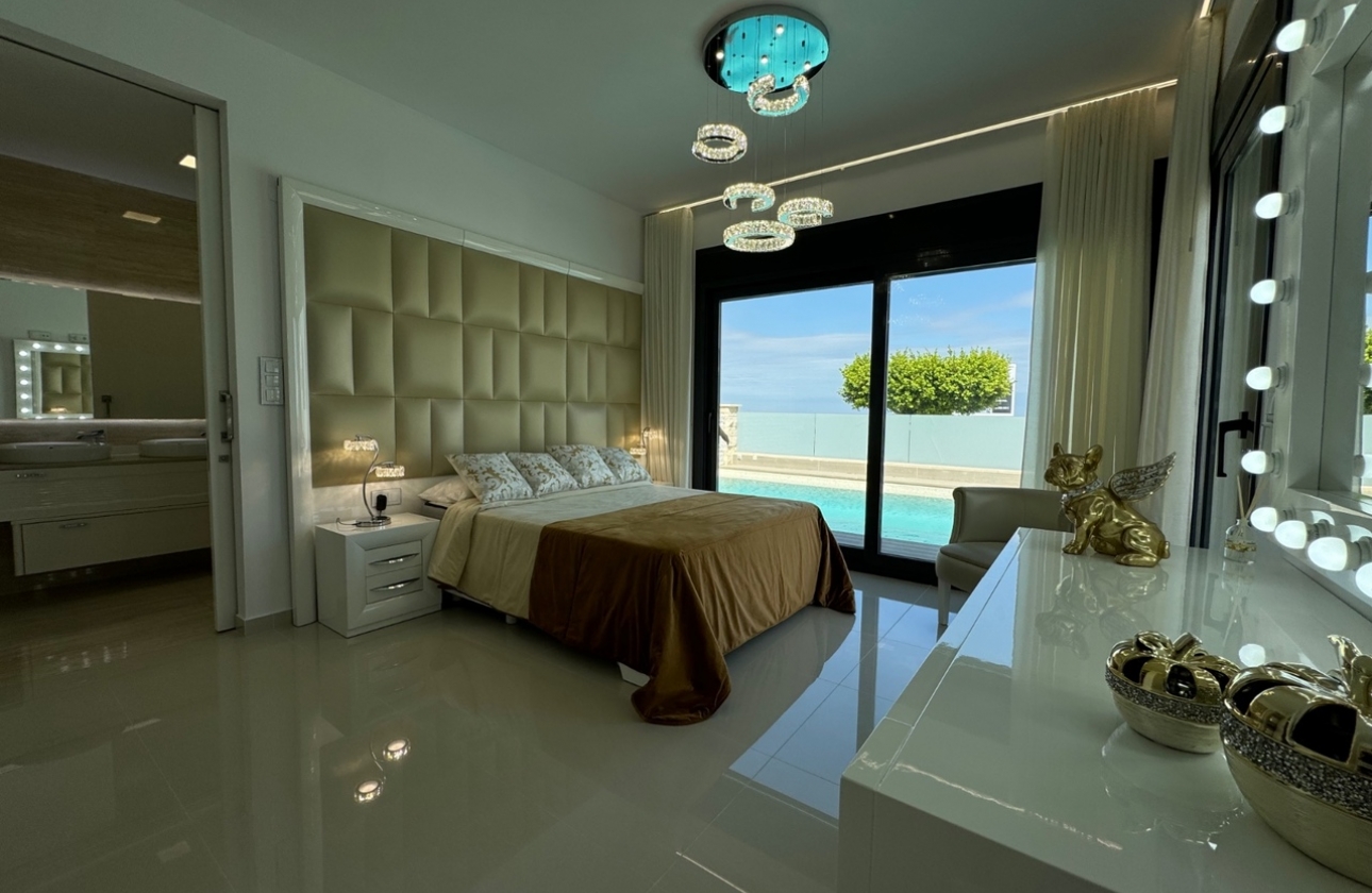 Resale - Villa - San Miguel de Salinas