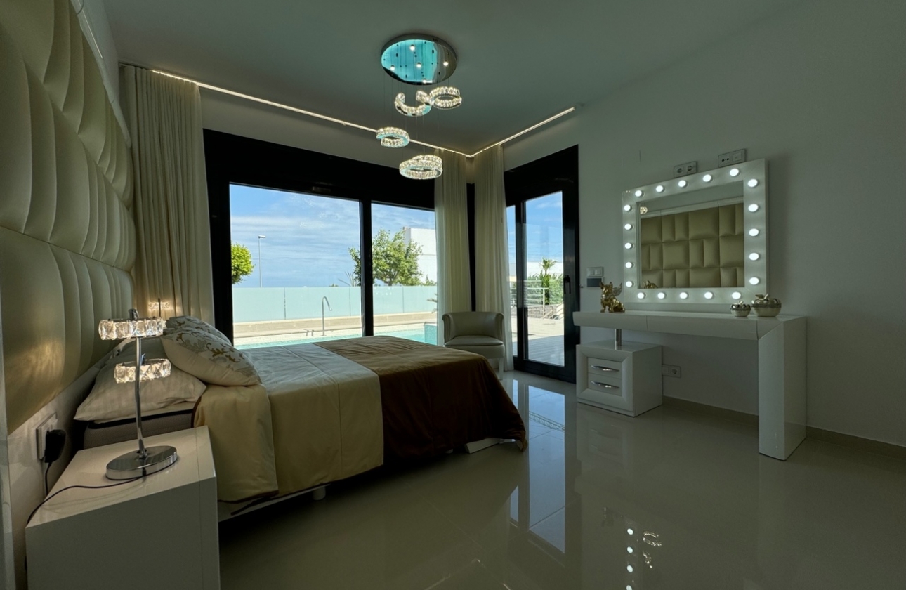 Resale - Villa - San Miguel de Salinas