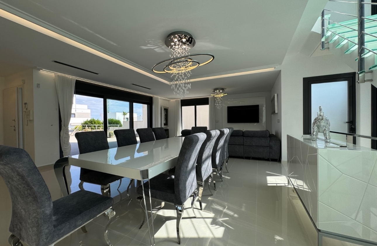 Resale - Villa - San Miguel de Salinas