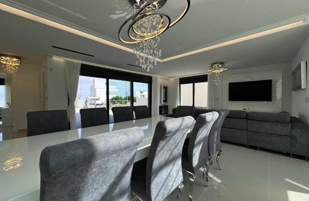 Resale - Villa - San Miguel de Salinas