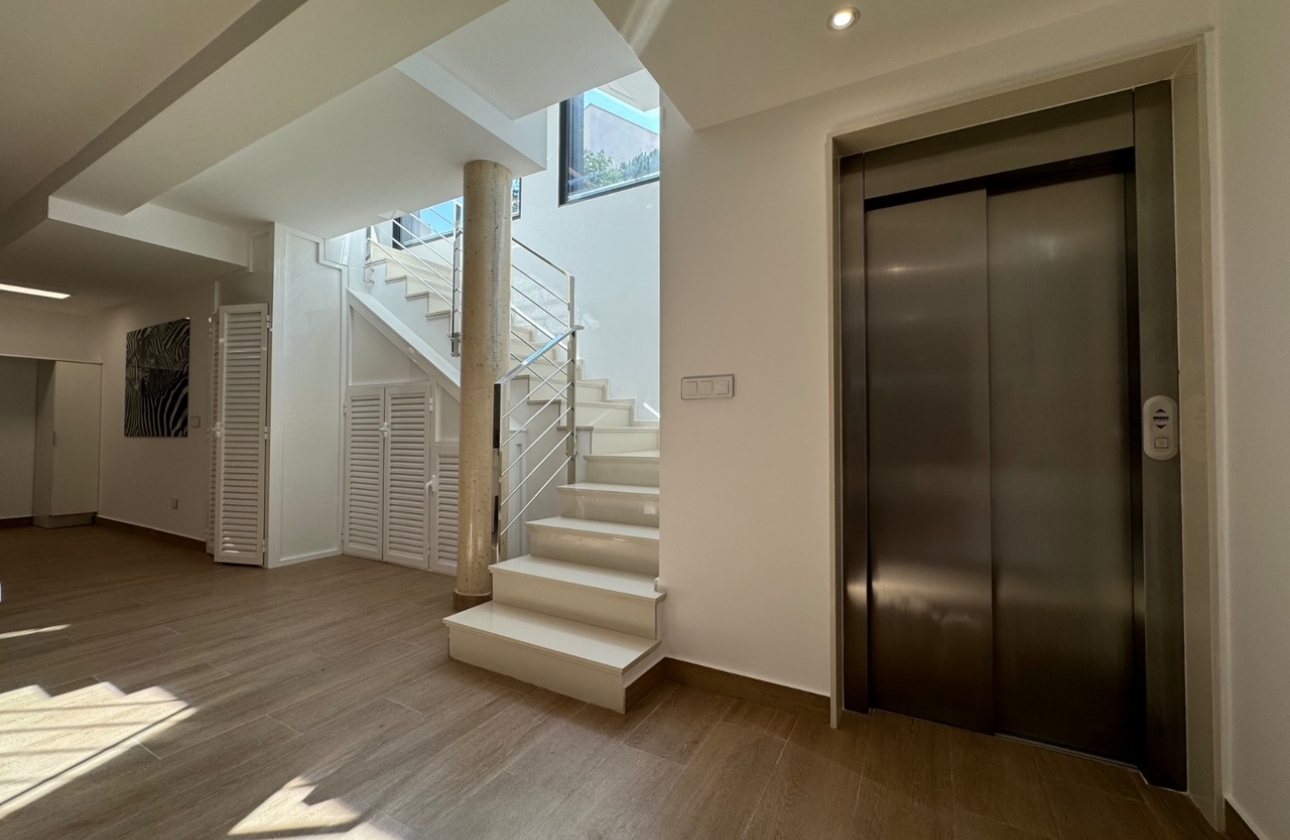 Resale - Villa - San Miguel de Salinas