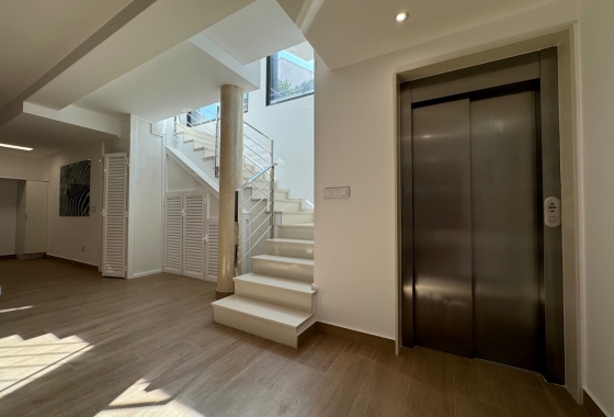 Resale - Villa - San Miguel de Salinas