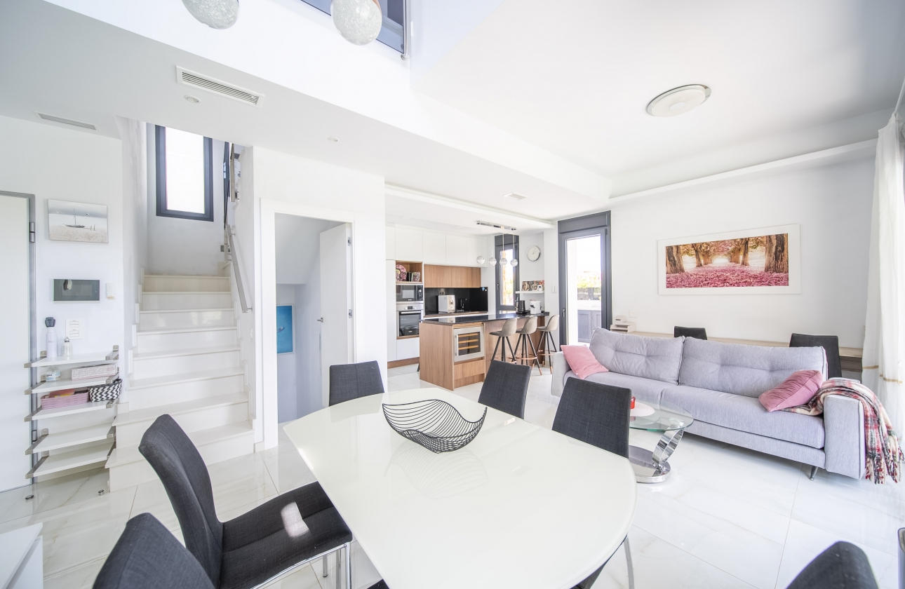 Rynek wtórny - Villa - Orihuela Costa - Lomas de Cabo Roig