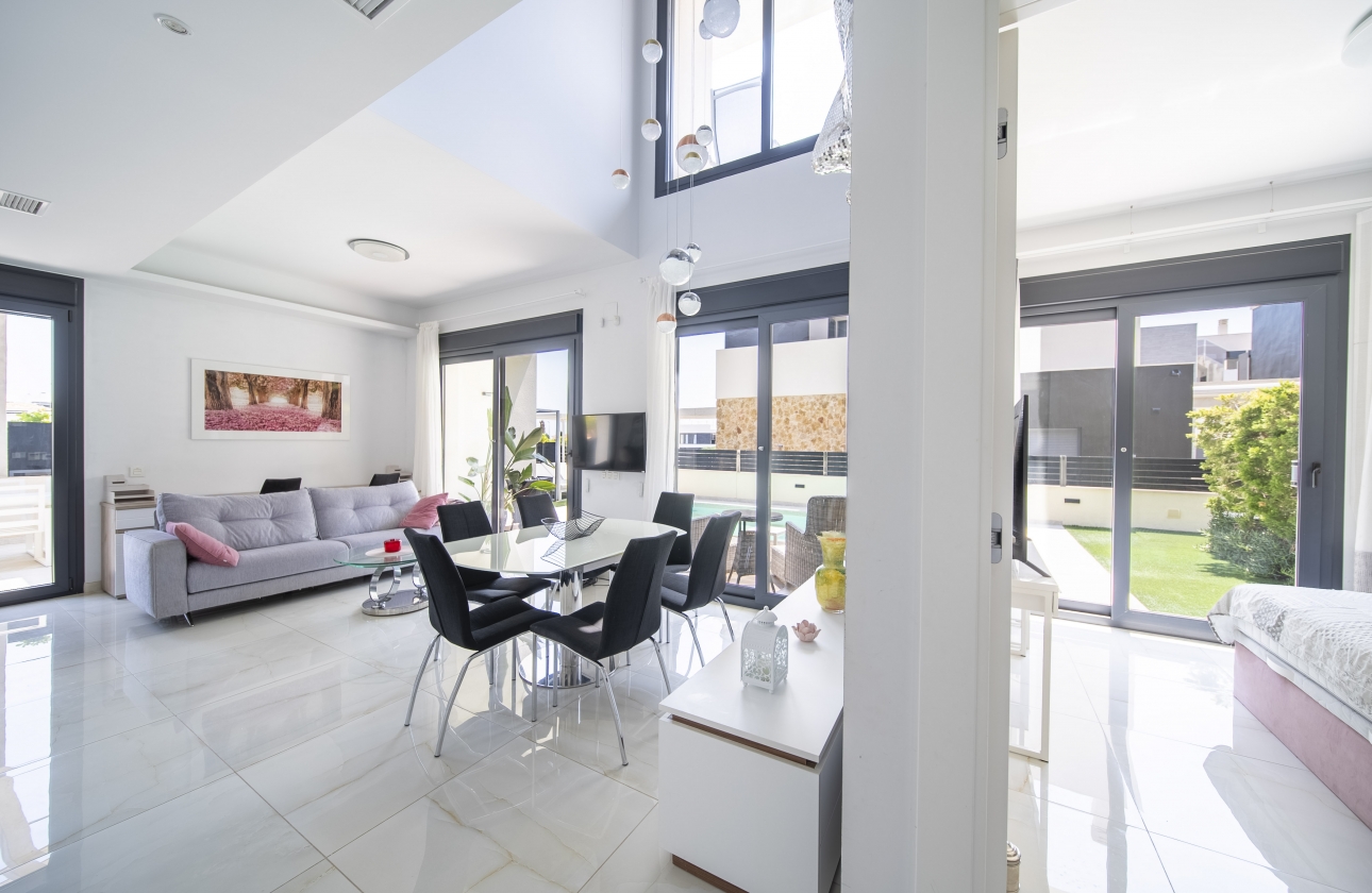 Rynek wtórny - Villa - Orihuela Costa - Lomas de Cabo Roig