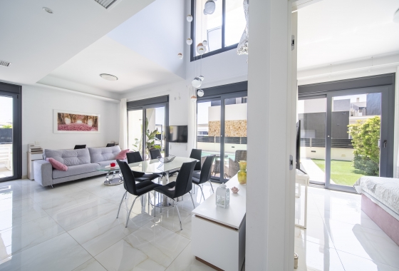 Rynek wtórny - Villa - Orihuela Costa - Lomas de Cabo Roig