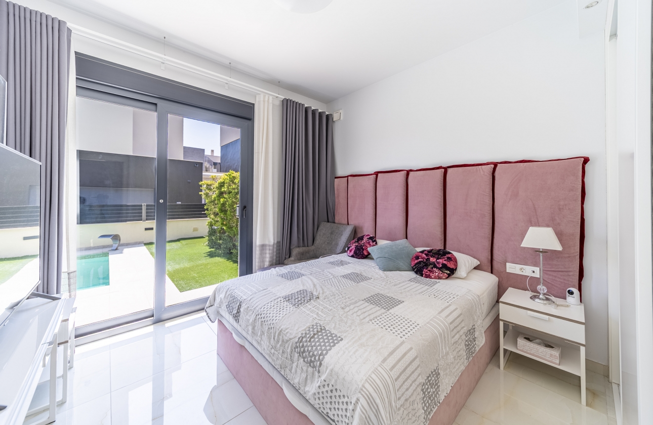 Rynek wtórny - Villa - Orihuela Costa - Lomas de Cabo Roig