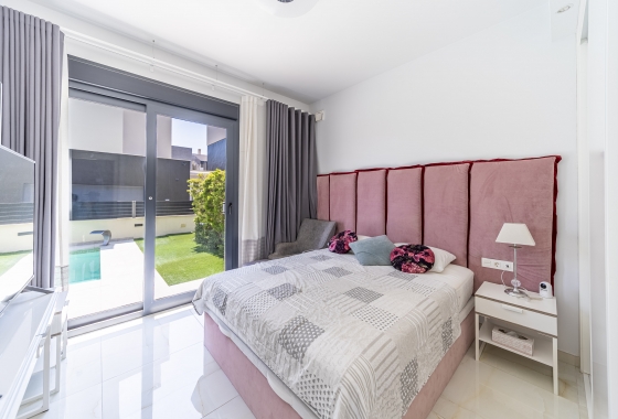 Rynek wtórny - Villa - Orihuela Costa - Lomas de Cabo Roig