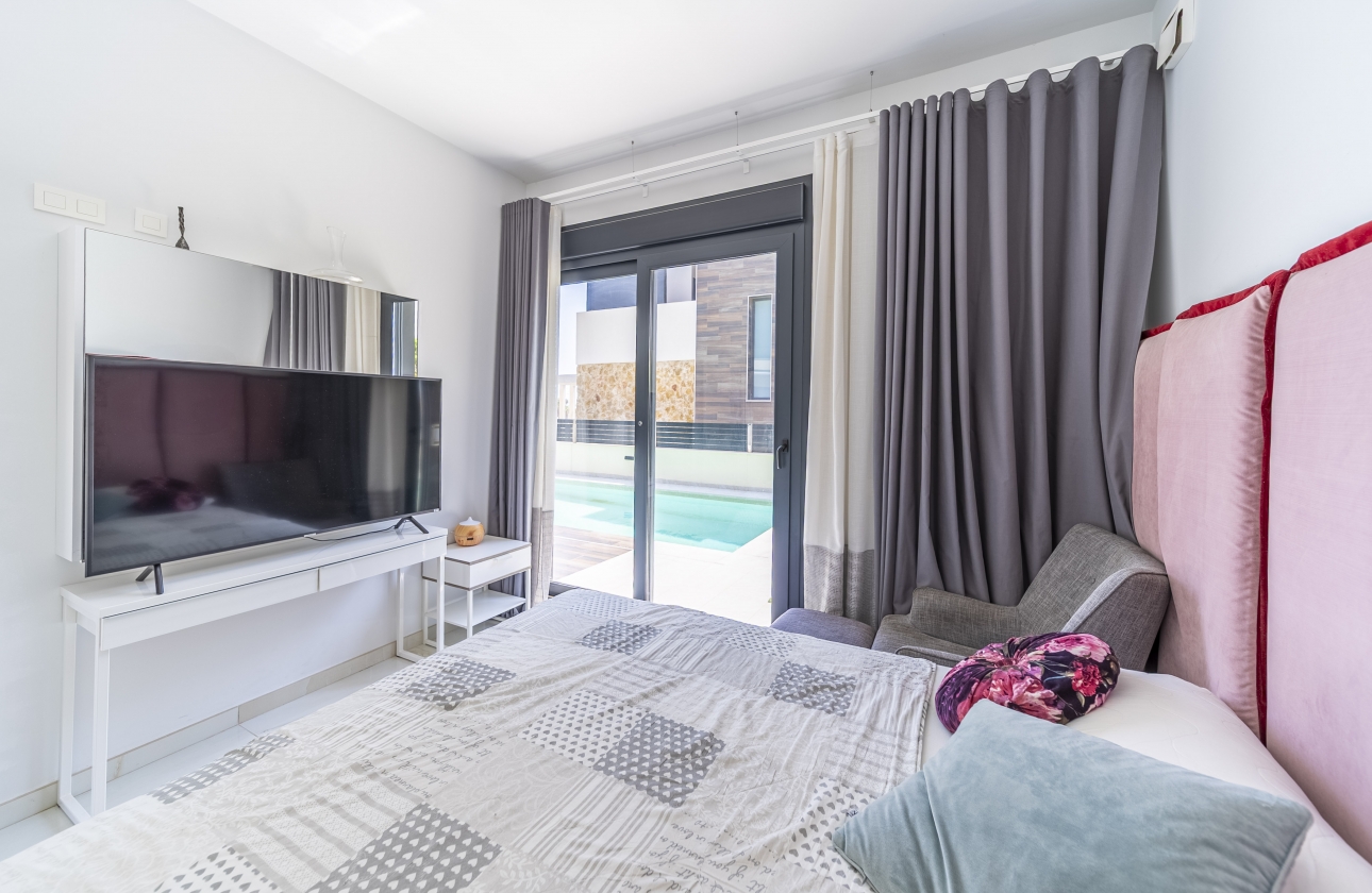 Rynek wtórny - Villa - Orihuela Costa - Lomas de Cabo Roig