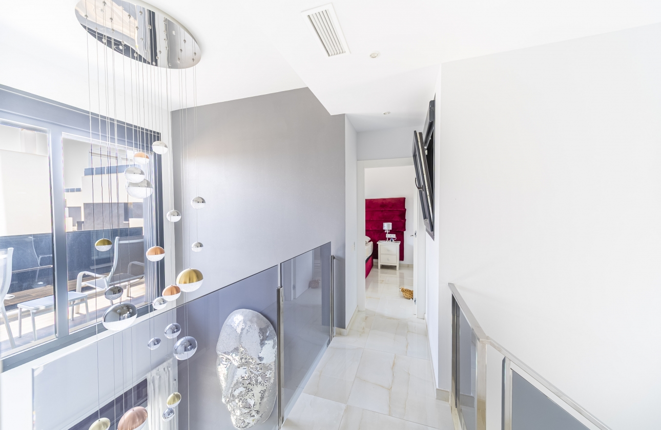 Rynek wtórny - Villa - Orihuela Costa - Lomas de Cabo Roig