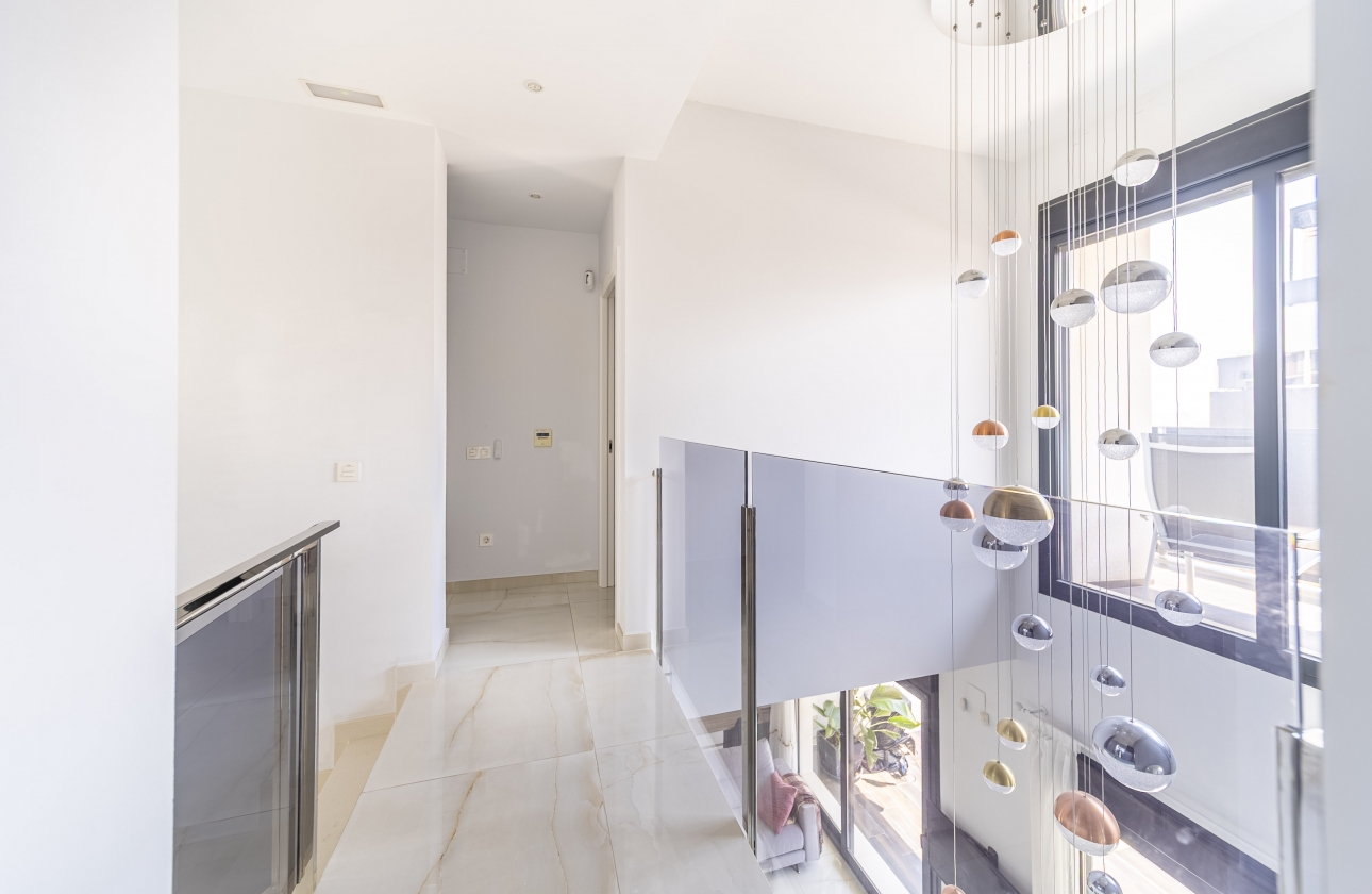 Rynek wtórny - Villa - Orihuela Costa - Lomas de Cabo Roig