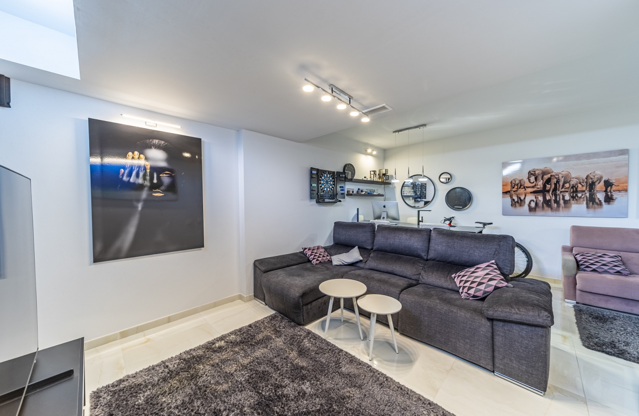 Rynek wtórny - Villa - Orihuela Costa - Lomas de Cabo Roig