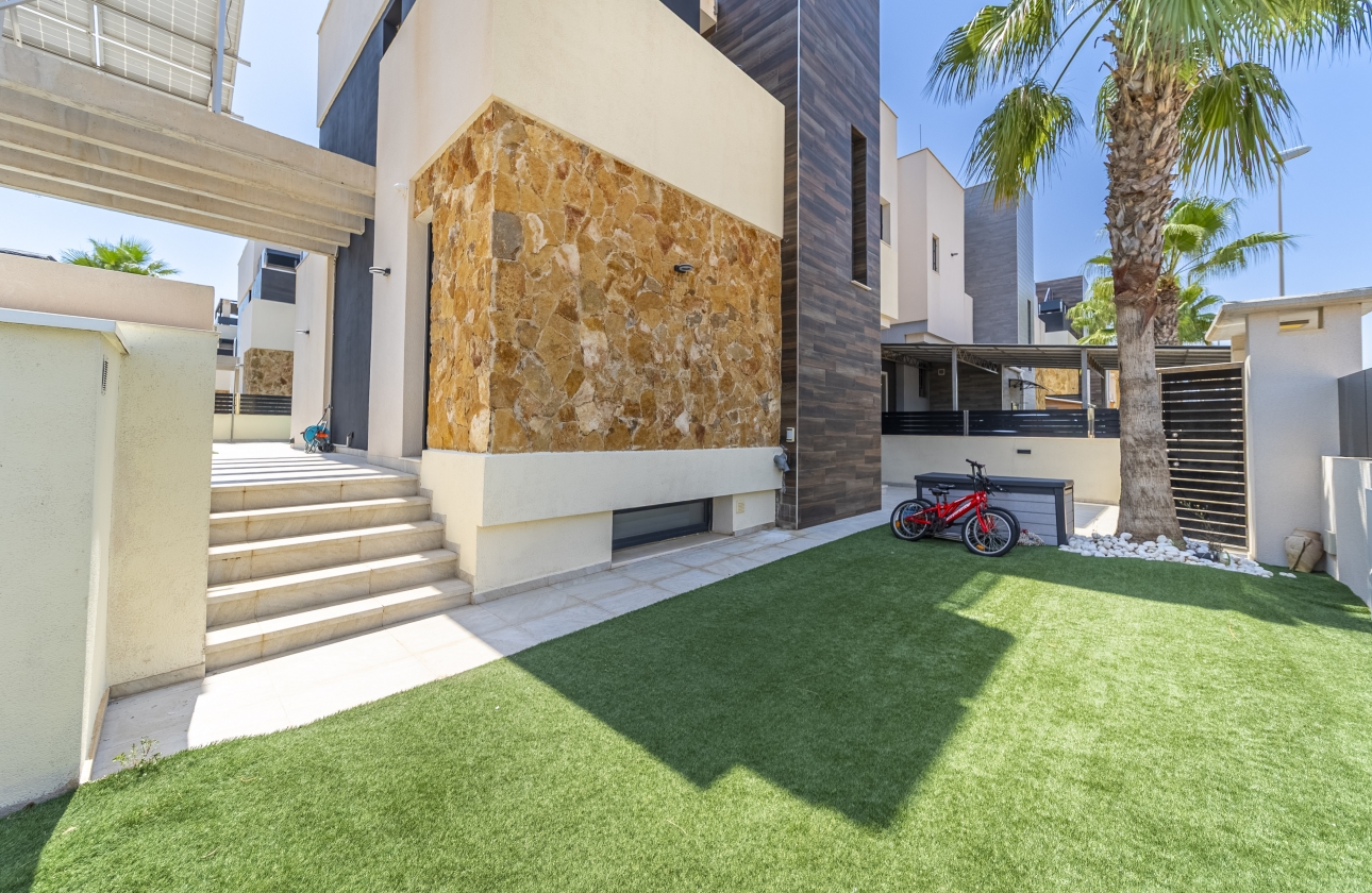 Rynek wtórny - Villa - Orihuela Costa - Lomas de Cabo Roig