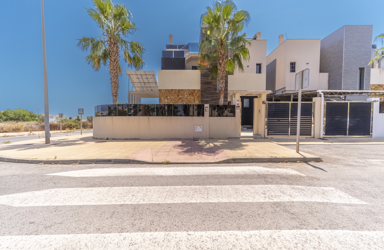 Rynek wtórny - Villa - Orihuela Costa - Lomas de Cabo Roig