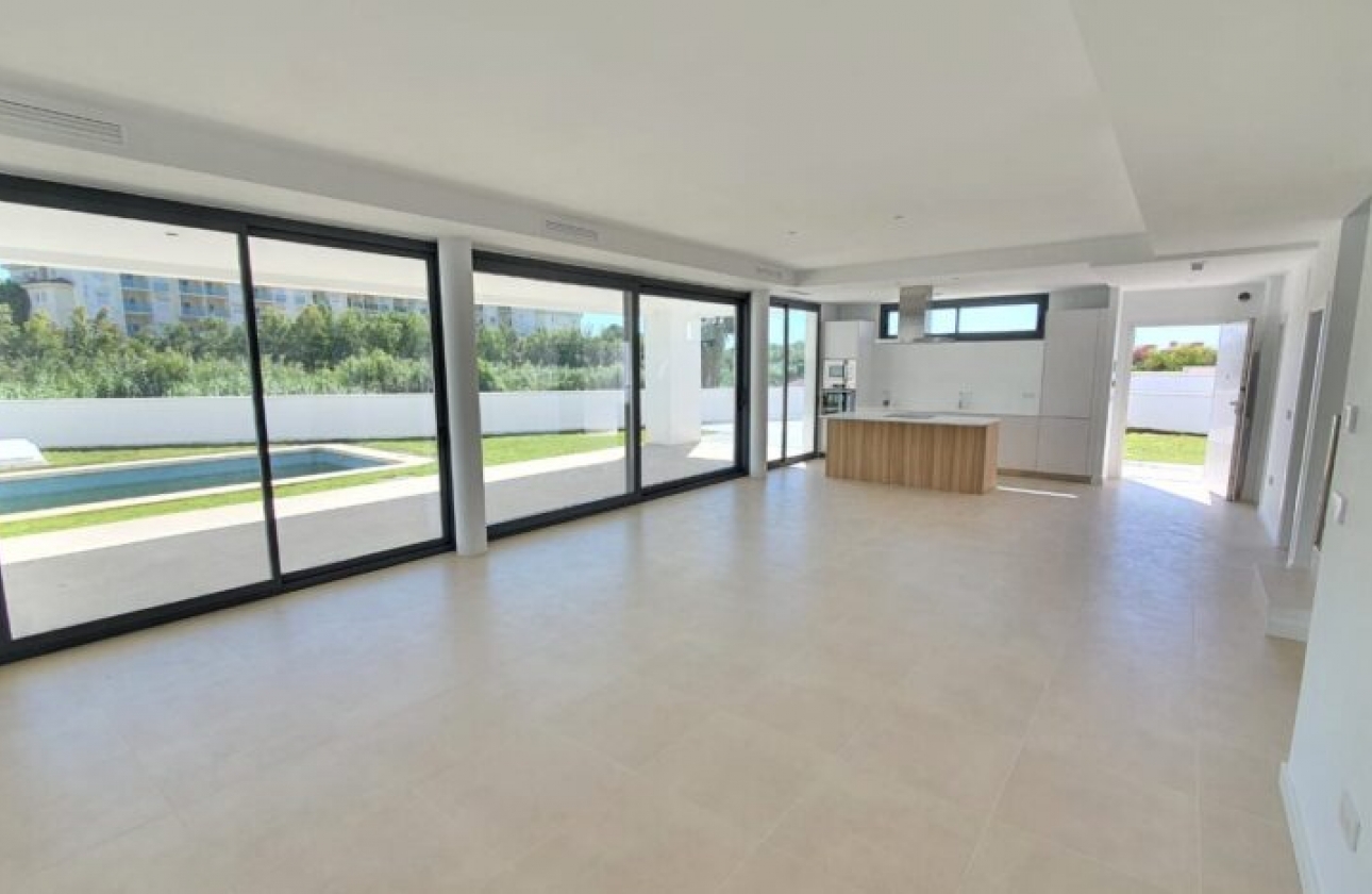 Obra nueva - Villa - Manilva