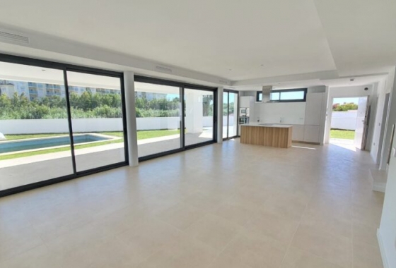 Obra nueva - Villa - Manilva