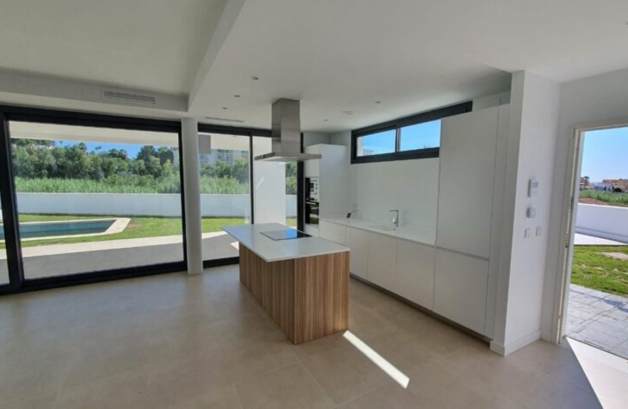 Obra nueva - Villa - Manilva