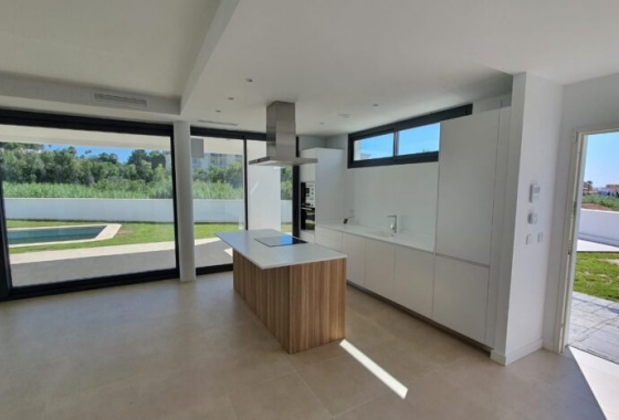 Obra nueva - Villa - Manilva