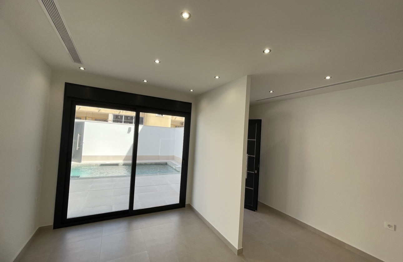 New Build - Detached - Heredades