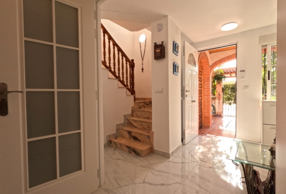 Rynek wtórny - Szeregowiec - Torrevieja - El Acequión - Los Náufragos