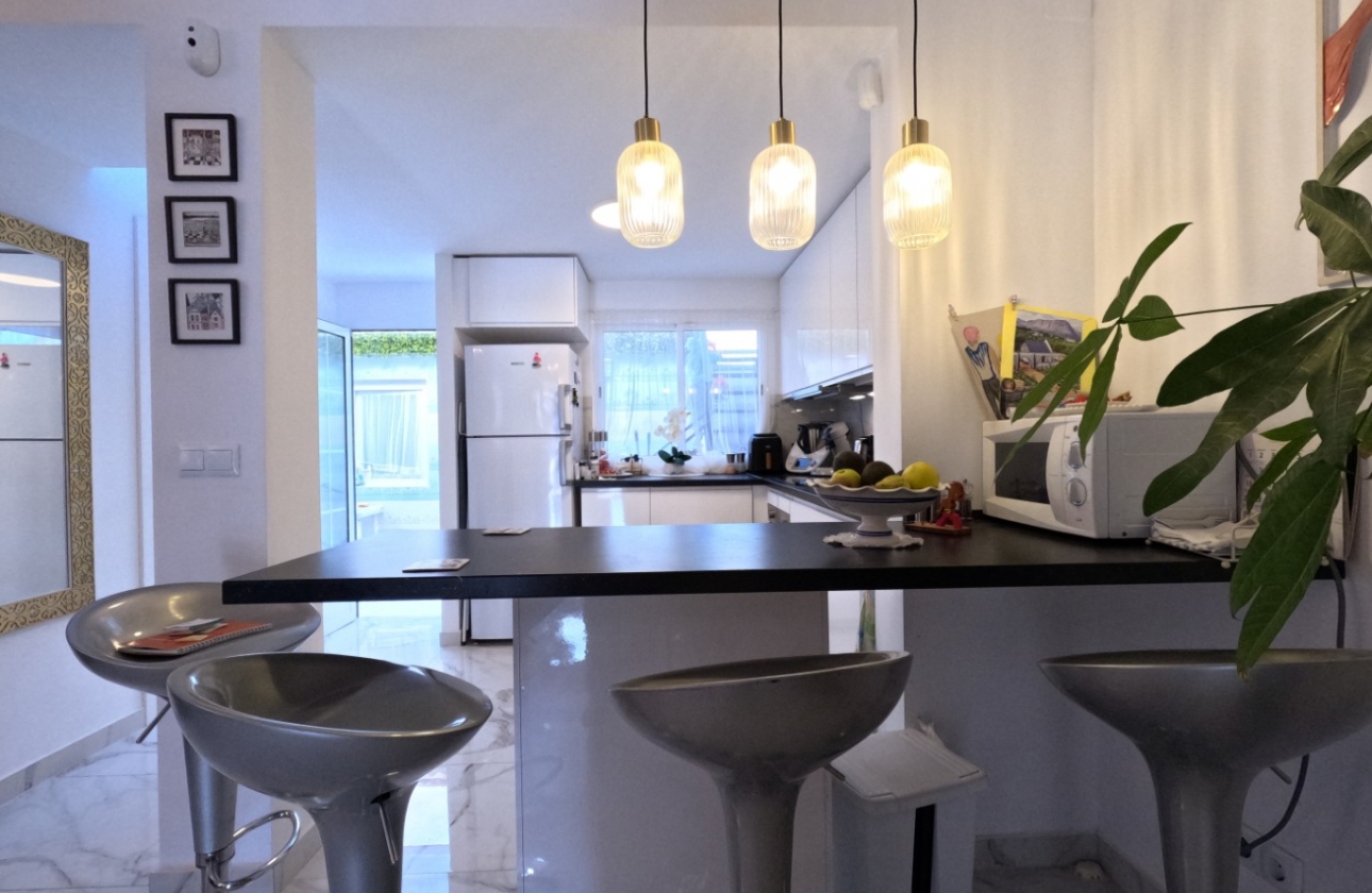 Rynek wtórny - Szeregowiec - Torrevieja - El Acequión - Los Náufragos