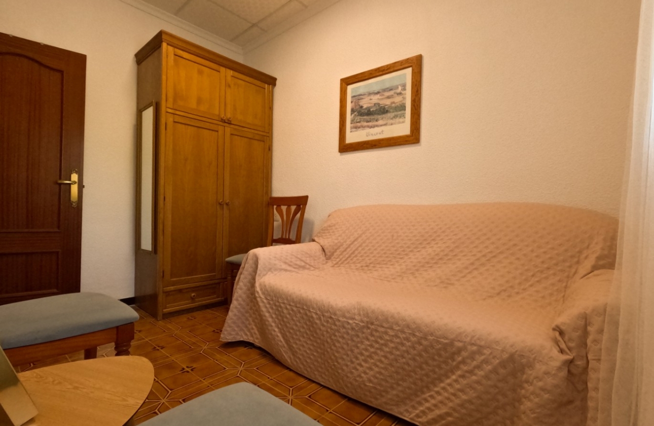 Rynek wtórny - Szeregowiec - Torrevieja - El Acequión - Los Náufragos