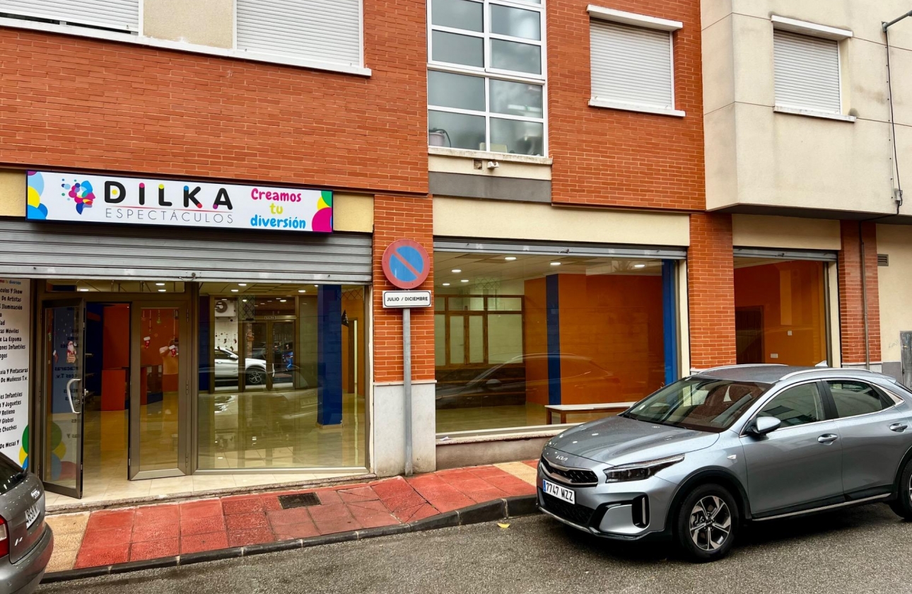 Resale - Commercial Unit - Beniel