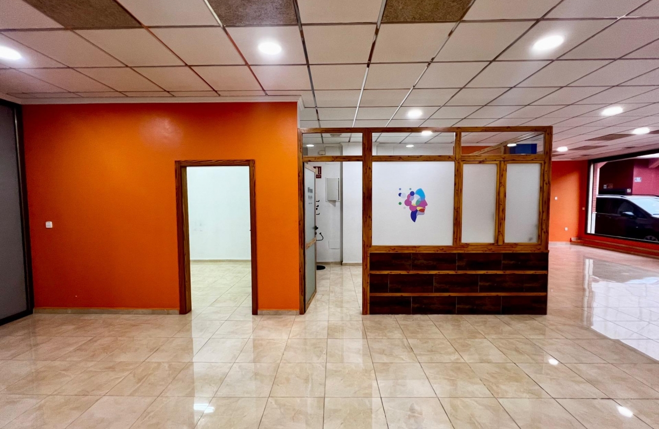 Resale - Commercial Unit - Beniel