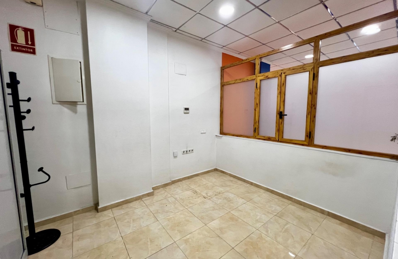 Resale - Commercial Unit - Beniel