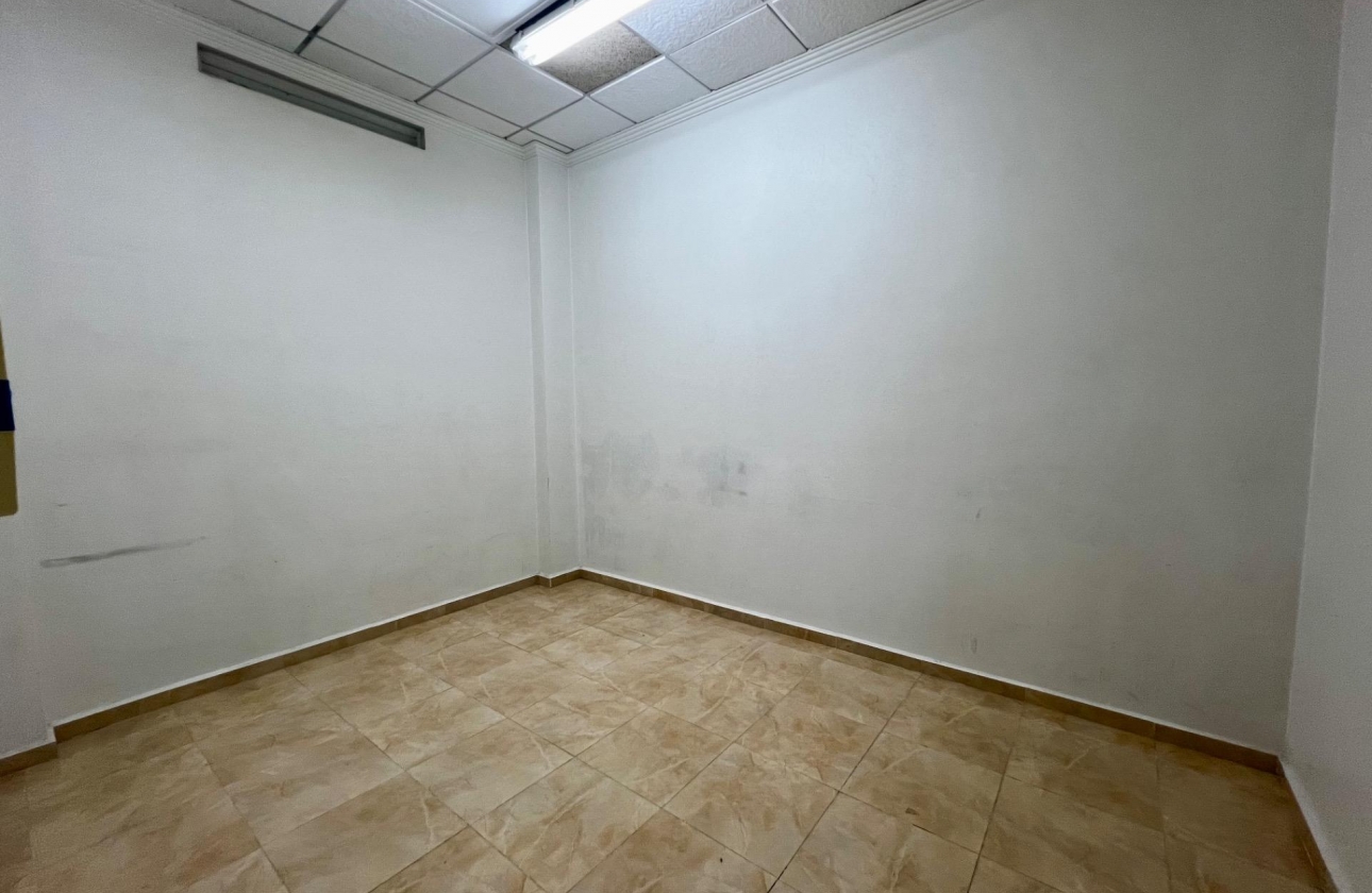 Resale - Commercial Unit - Beniel