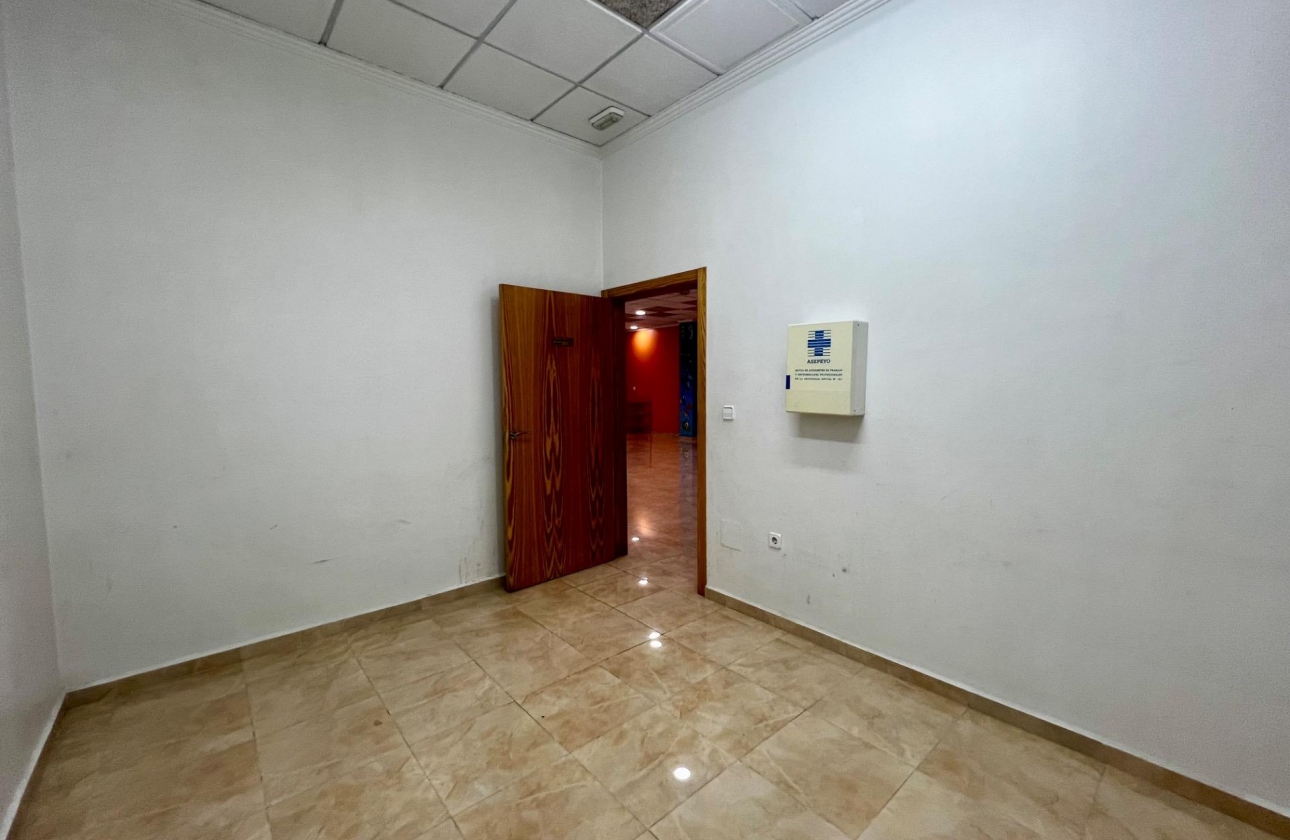 Resale - Commercial Unit - Beniel