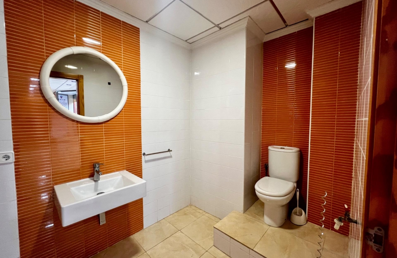 Resale - Commercial Unit - Beniel