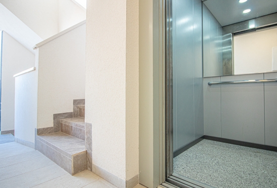 Resale - Apartment - Los Altos