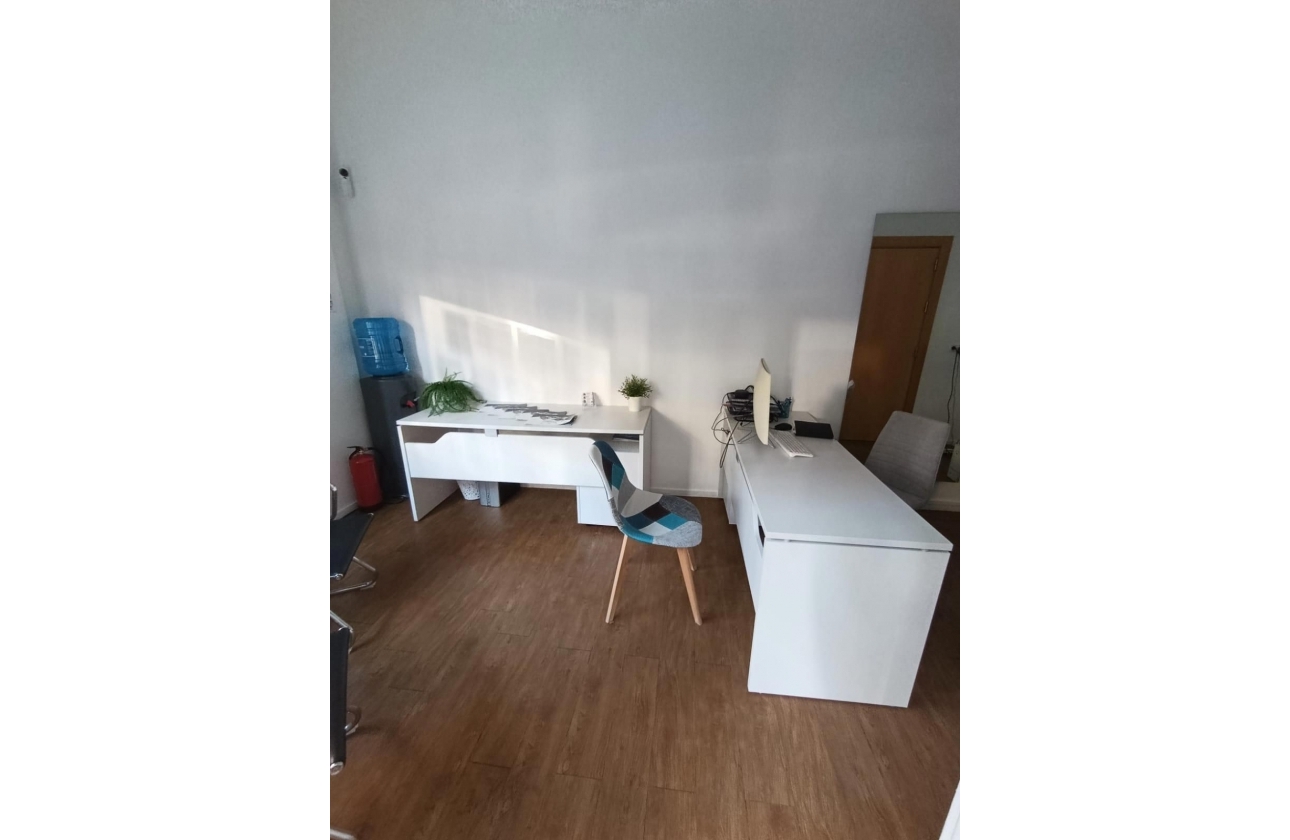 Wynajem długoterminowy - Oficinas - Torrevieja - Centro