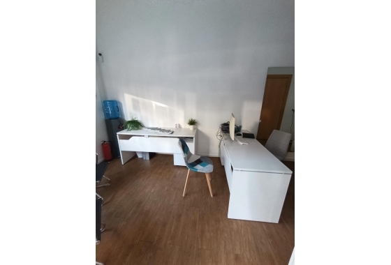 Wynajem długoterminowy - Oficinas - Torrevieja - Centro