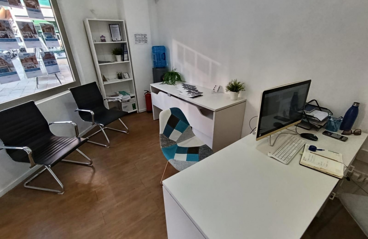 Wynajem długoterminowy - Oficinas - Torrevieja - Centro