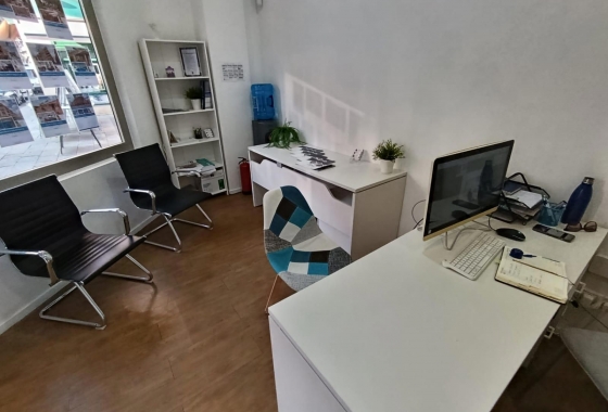 Wynajem długoterminowy - Oficinas - Torrevieja - Centro