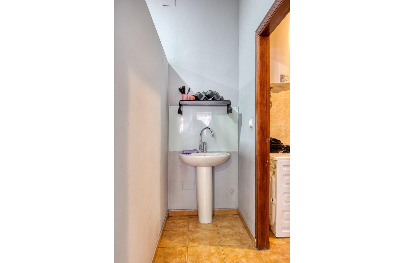 Rynek wtórny - Nieruchomość komercyjna - Torrevieja - La Mata