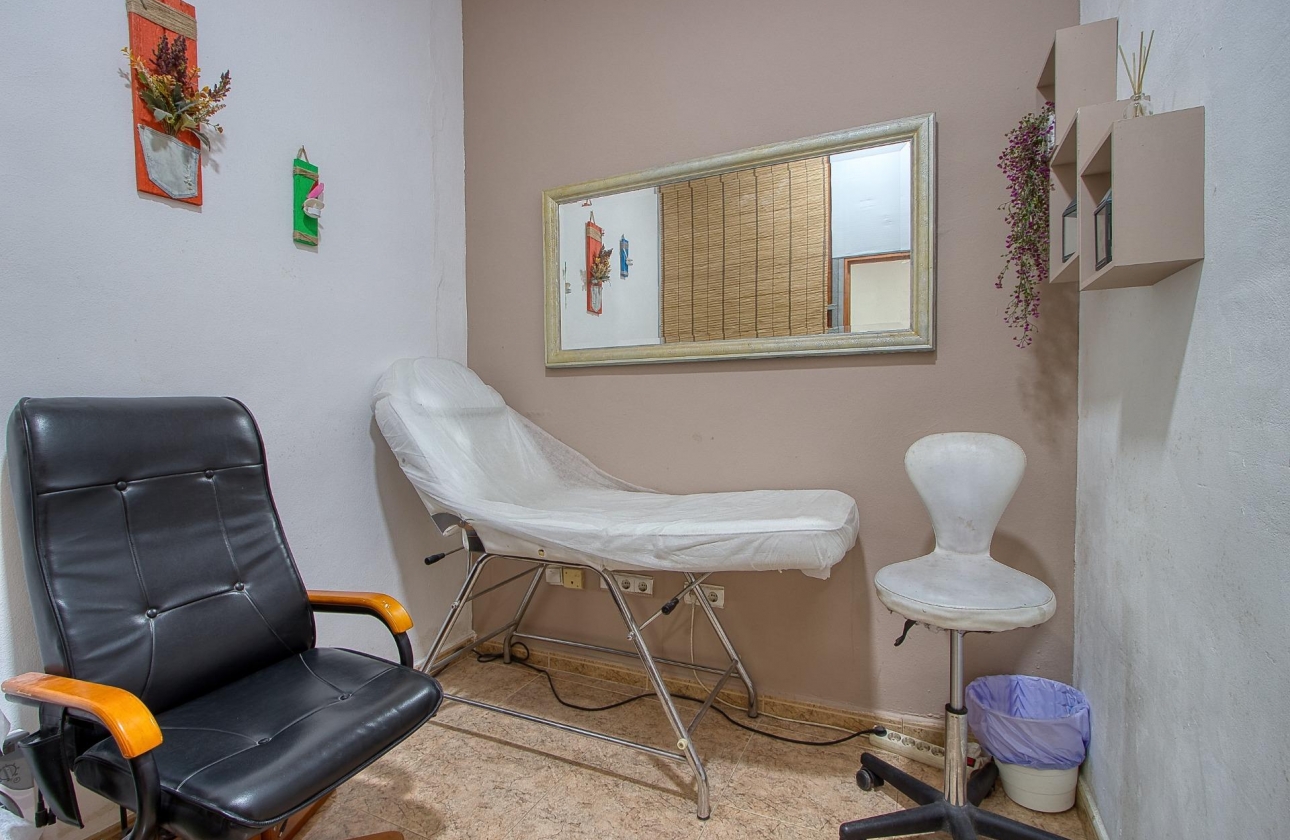 Rynek wtórny - Nieruchomość komercyjna - Torrevieja - La Mata