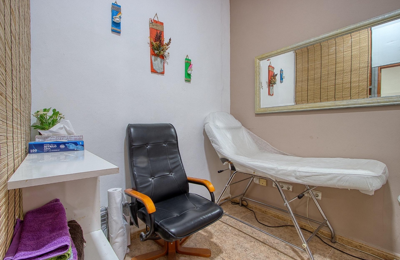 Rynek wtórny - Nieruchomość komercyjna - Torrevieja - La Mata