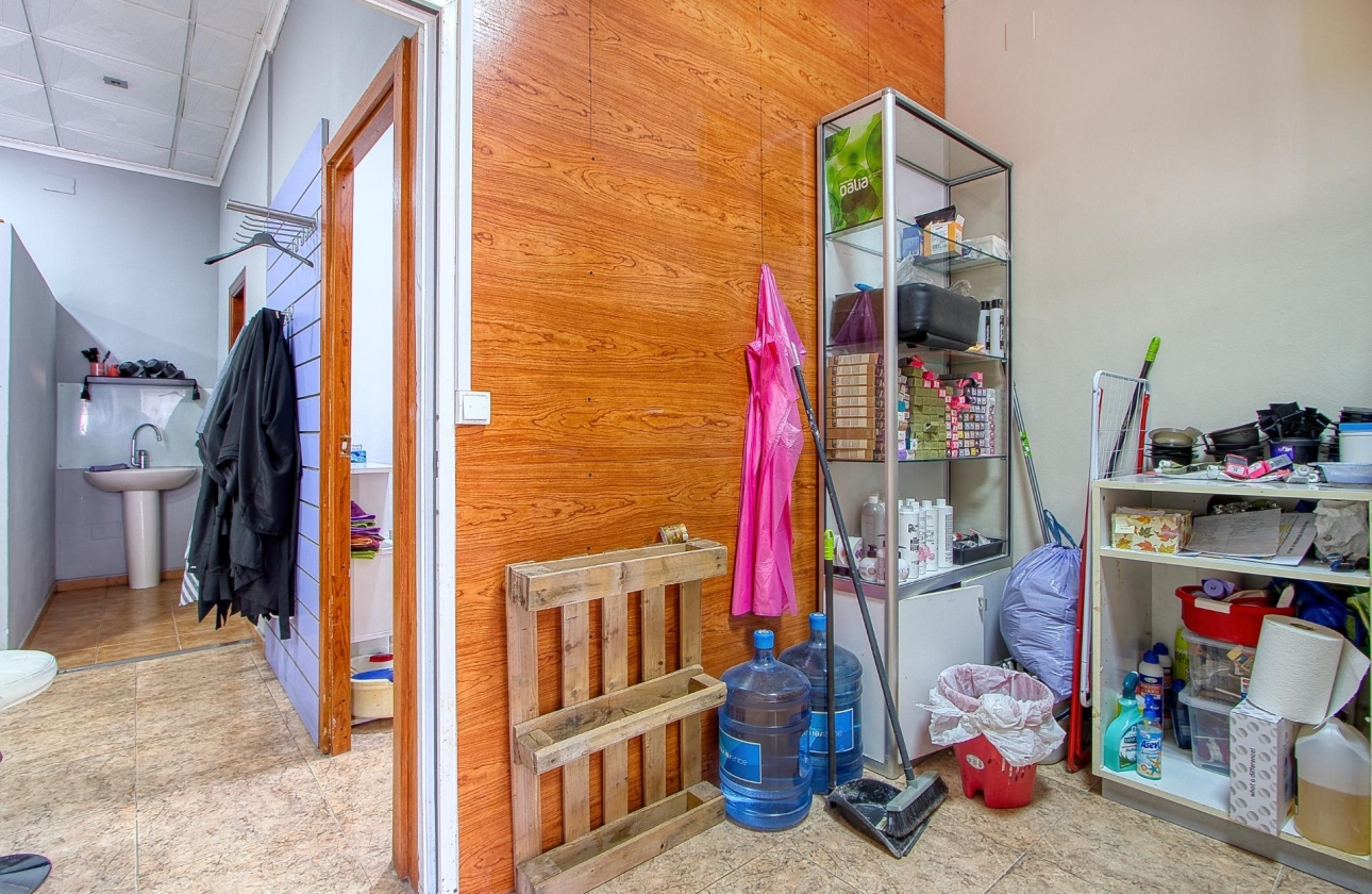 Rynek wtórny - Nieruchomość komercyjna - Torrevieja - La Mata