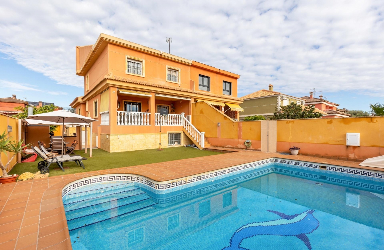 Resale - Semi-detached - Torrevieja - Aguas Nuevas