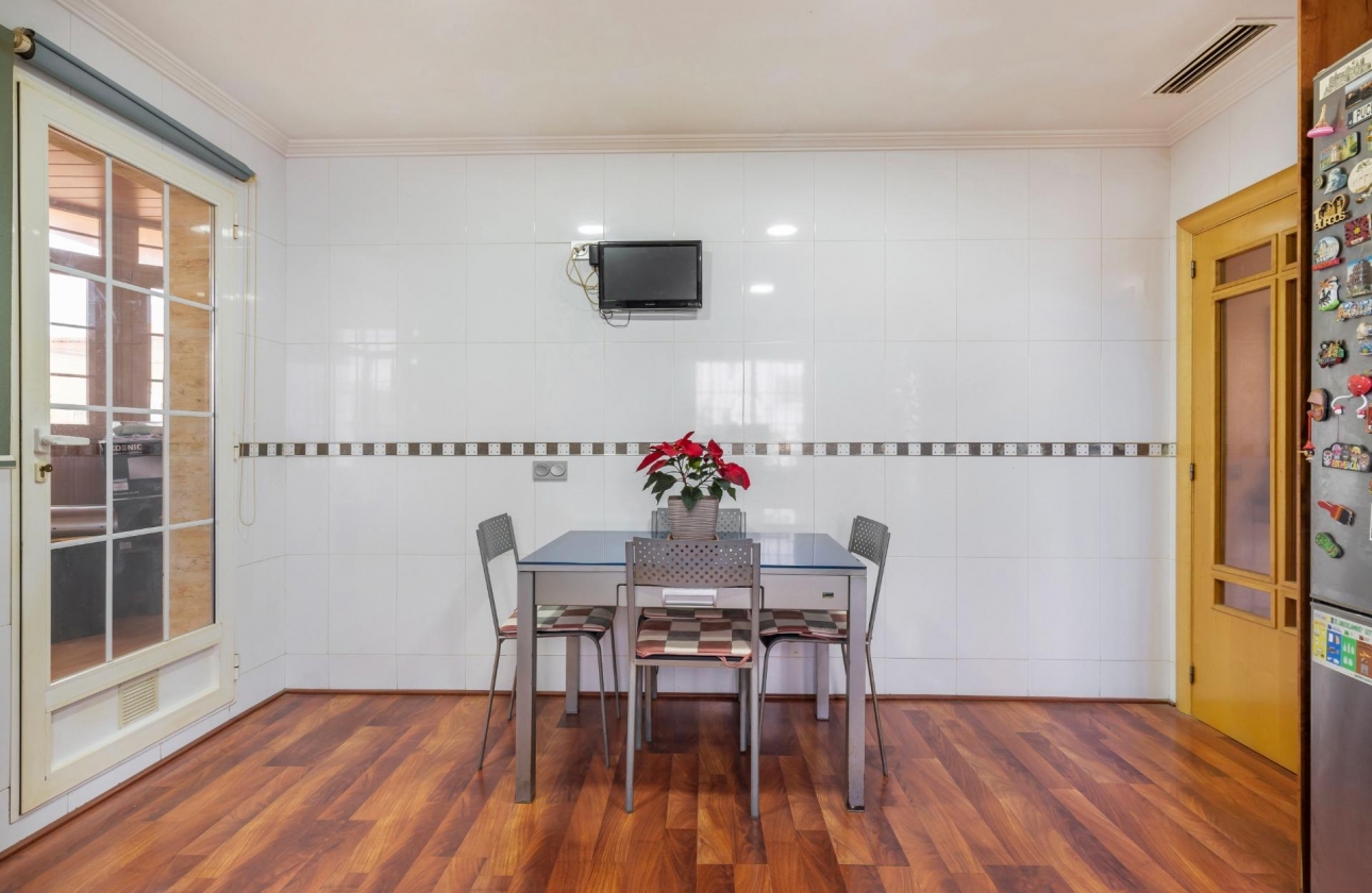 Resale - Semi-detached - Torrevieja - Aguas Nuevas