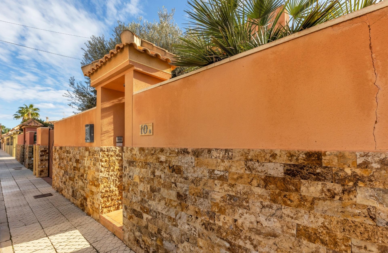 Resale - Semi-detached - Torrevieja - Aguas Nuevas