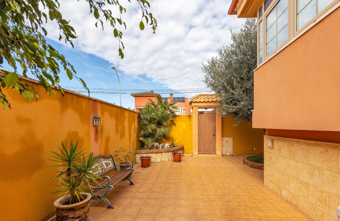 Resale - Semi-detached - Torrevieja - Aguas Nuevas